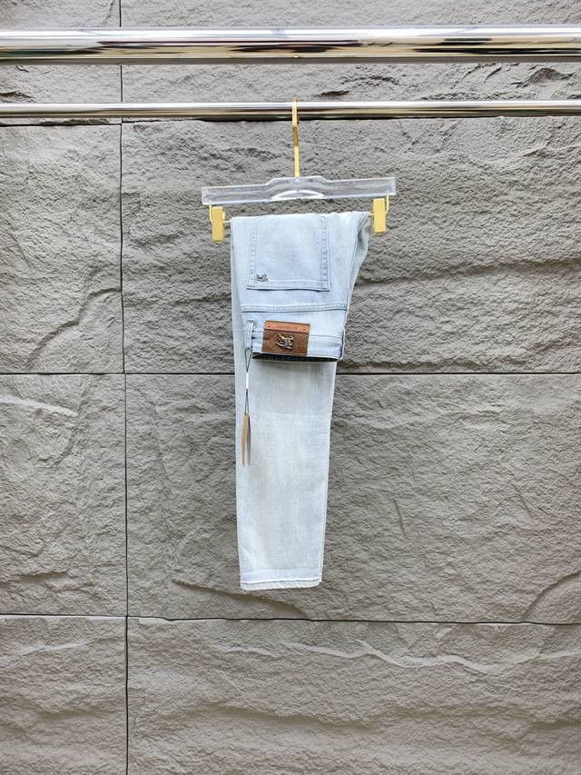 巴宝莉 新品 高端独家发售 25Ss四季款超燃炸街系列之最牛仔裤 独家隆重推出 原版定制高端品质面料 定制五金版型修身剪裁 面料带弹力 微弹上身舒适度超高 必爆