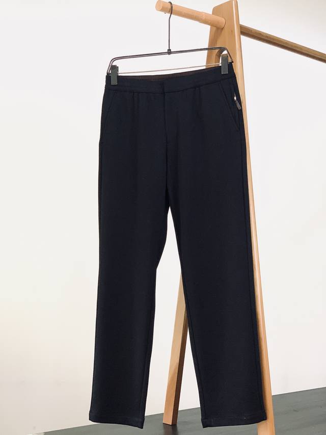 Berluti 伯鲁蒂 2025Fw早秋新品 男士休闲裤｜巴黎1895的奢雅休闲主义 甄选质感面料，自带温润高级感，松紧腰头搭配精致抽绳，将舒适与型格巧妙糅合。