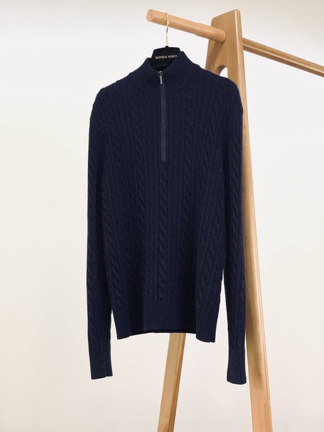 Loropiana L.p2580Fw秋冬新品 Lp 男款长袖半拉链针织衫精致工艺、高级质感、经典单品，这些都是意式穿搭的关键词，也是Lp骨子里的“老钱”腔调，
