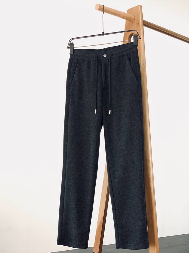 Loropiana L.p2580Fw秋冬新品 抽绳休闲裤一上身就是好看 .一定是Lp王牌 ..新款针织弹力羊毛呢混纺面料，织造极具手感的面料。上身保暖有型，体