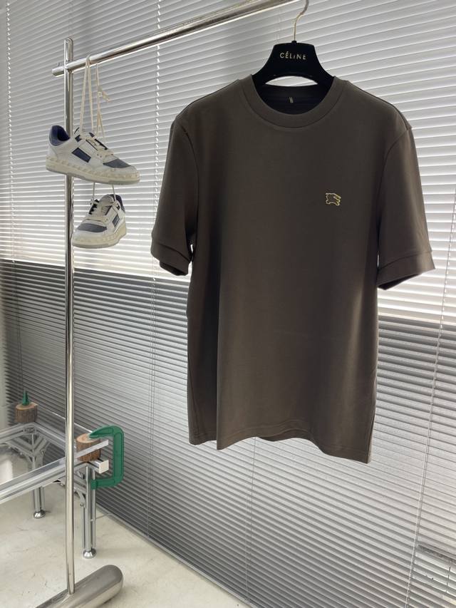 Bbr 2025秋冬系列短袖T恤 码数：M-5Xl 常规版型 抗菌保暖棉。面料布面细腻，延展性强，光泽度好，手感柔软亲肤，舒适透气。 经典标志性Logo，凹凸标