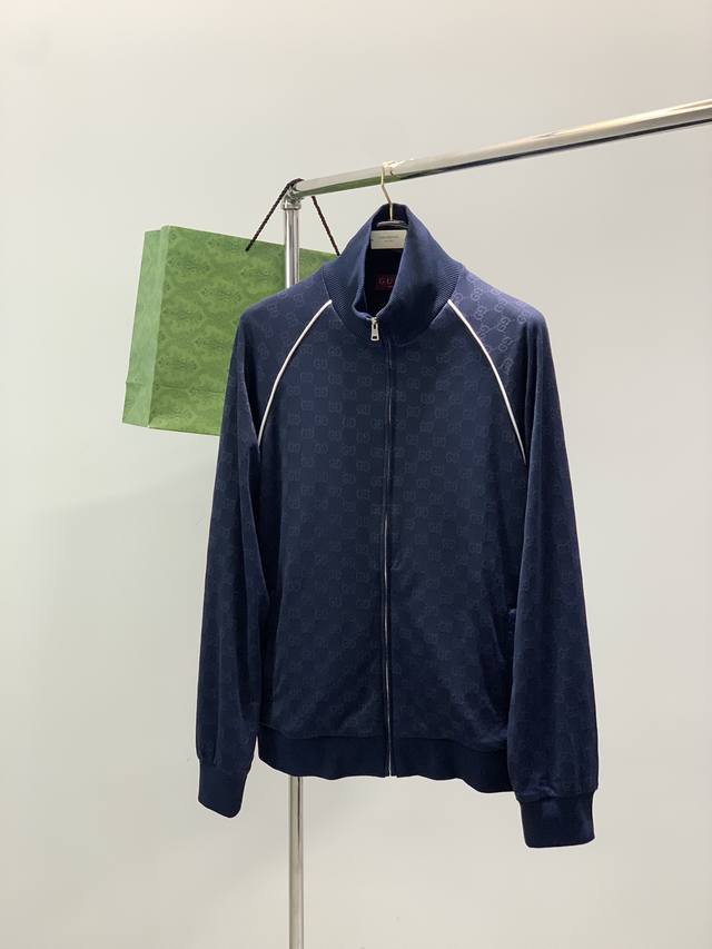 衣服 ，裤子 ，Gucci 古驰，2025秋季最新款，专柜同步有售，原单狠货，时尚休闲套装，上身很有特点！吸睛而有亮点，进口原版面料，顶级印花工艺字母图案装饰L