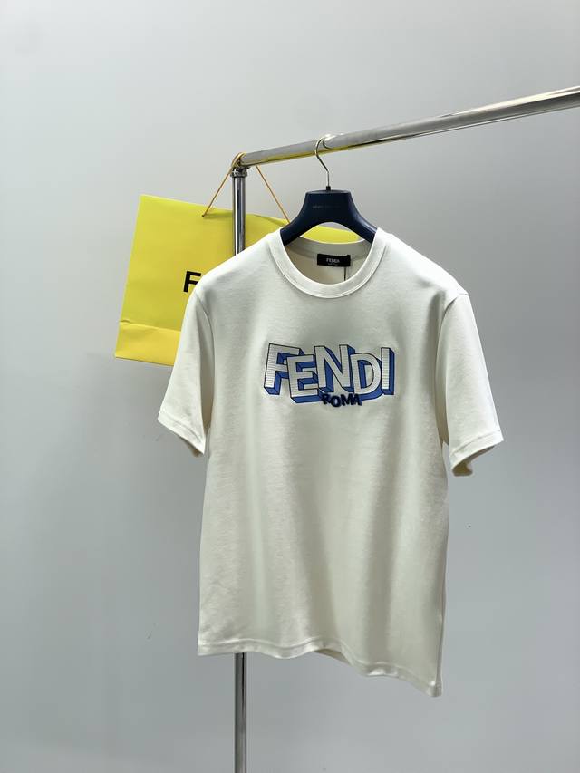 Fendi 芬迪，2025夏秋最新品，专柜同步有售，原单狠货，时尚休闲圆领短袖T恤，进口原版面料，顶级刺绣工艺字母图案Logo，独特设计，上身舒适透气，档次极高