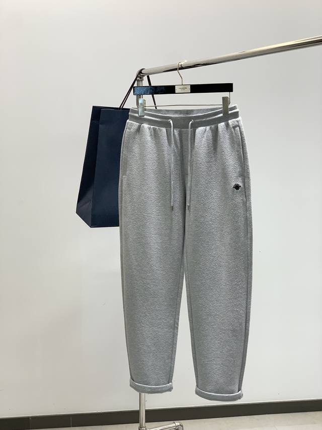 衣服 ，裤子 ，Dior 迪奥， 2025秋季新品，专柜同步有售，简约时尚休闲套装，原版进口面料，舒适透气，顶级刺绣工艺字母图案Logo，原版五金辅料装饰，档次