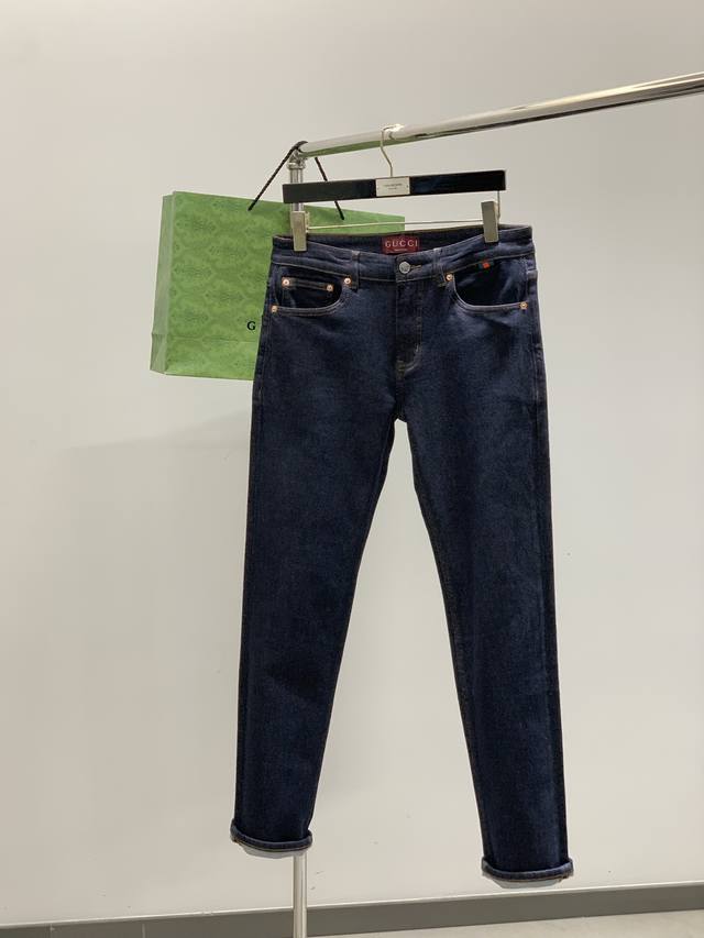 Gucci 古驰，2025秋季最新品，专柜同步有售，原单狠货，水洗休闲牛仔裤，进口原版水洗弹力面料，舒适有弹性，独特设计风格，顶级印花工艺字母图案Logo，原版