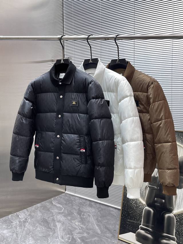 古奇 Gucci 2025冬季新款 翻领 棉服 外套，高端版本！专柜定制面料 透气舒适度高，细节无可挑剔，品牌元素设计理念，体现高品质。手感细腻柔软！呈现休闲裁