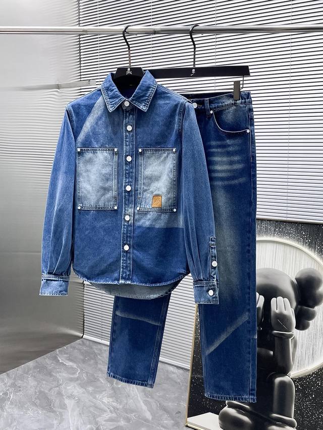 路易威登 Lv 2025秋冬新款 牛仔 套装，高端版本！专柜定制面料 透气舒适度高，细节无可挑剔，品牌元素设计理念，体现高品质。手感细腻柔软！呈现休闲裁剪，上身