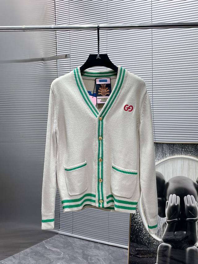 古奇 Gucci 顶级版本 2025Ss新款 羊毛混纺 开衫 长袖 毛衣 羊毛衫 打底衫，高端版本！专柜定制面料 透气舒适度高，细节无可挑剔，品牌元素设计理念，