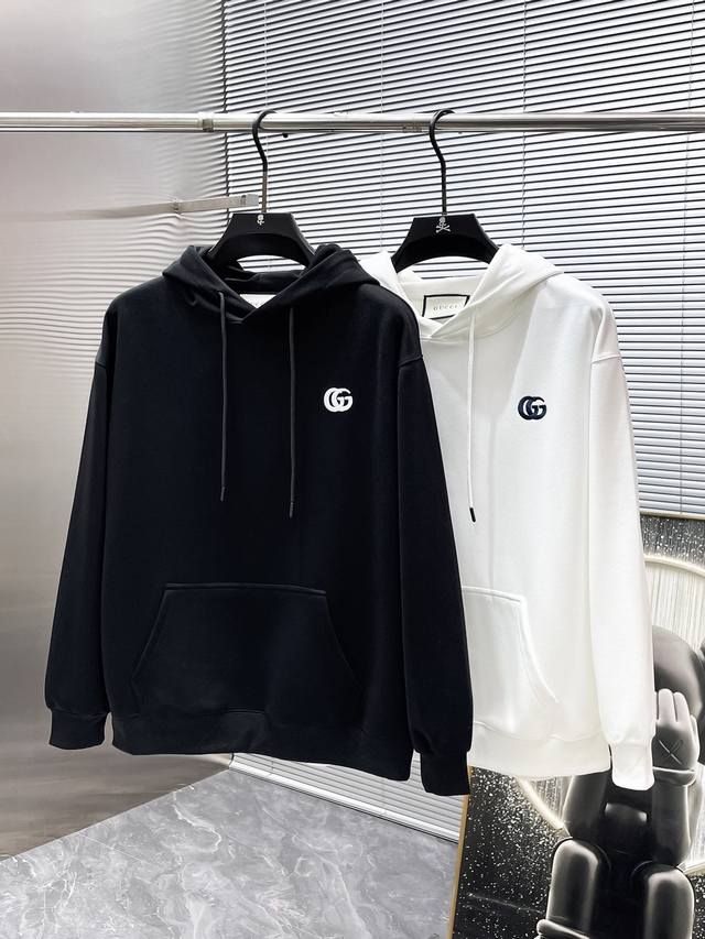 古奇 Gucci 2025Ss新款 长袖 连帽 卫衣，高端版本！专柜定制面料 透气舒适度高，细节无可挑剔，品牌元素设计理念，体现高品质。手感细腻柔软！呈现休闲裁