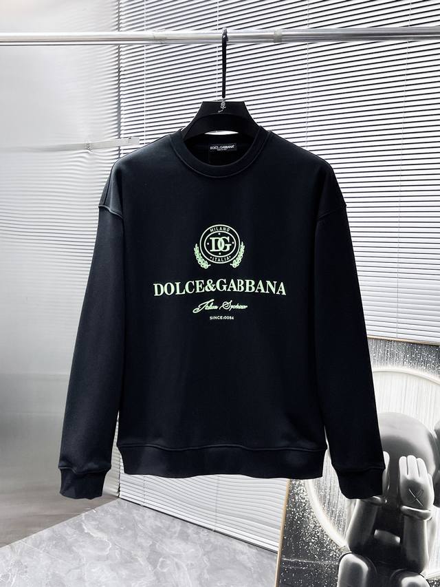杜嘉班纳 Dg 2025Ss新款 长袖 圆领 卫衣，高端版本！专柜定制面料 透气舒适度高，细节无可挑剔，品牌元素设计理念，体现高品质。手感细腻柔软！呈现休闲裁剪