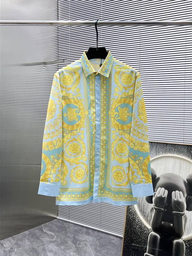 范思哲 Versace 2025Ss新款男士长袖 衬衫 衬衣，高端版本！专柜定制面料 透气舒适度高，细节无可挑剔，品牌元素设计理念，体现高品质。手感细腻柔软！呈