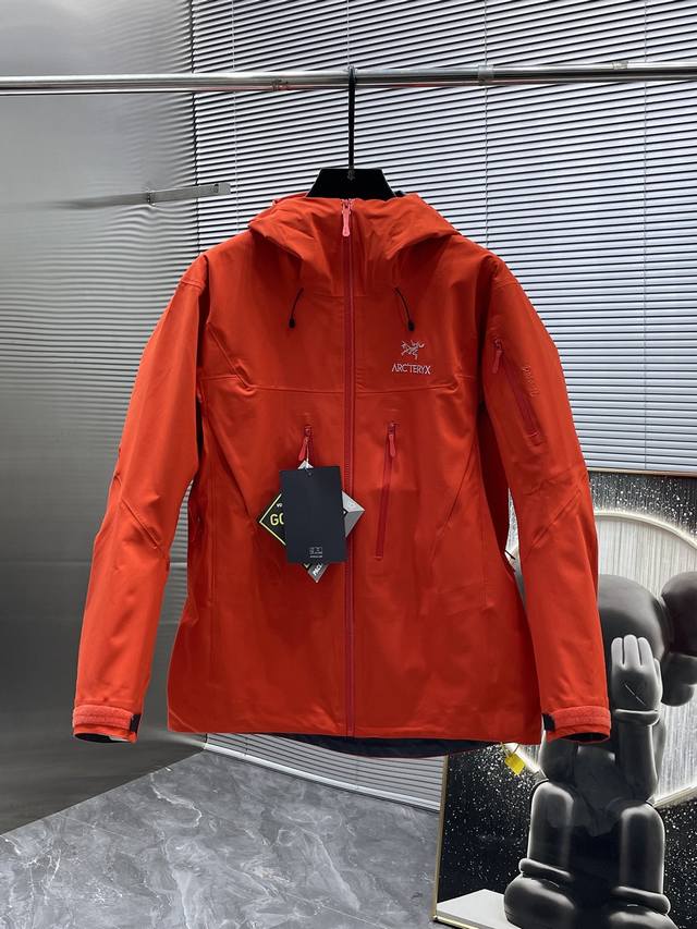 始祖鸟 Arc‘Teryx Alpha Sv 6代 压胶 冲锋衣 外套 得物在售7000+ ，原版定制外层Gore-Txe面料，，防水防风，原版一致，全身无缝压