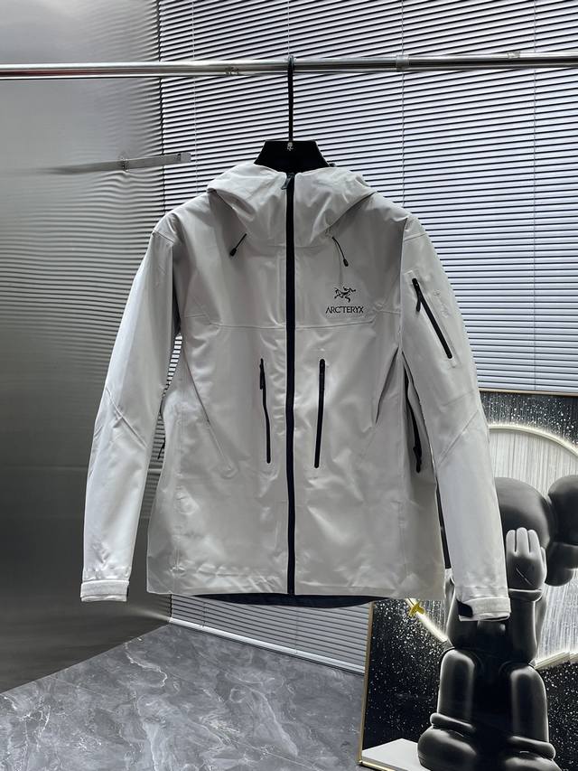 始祖鸟 Arc‘Teryx Alpha Sv 6代 压胶 冲锋衣 外套 得物在售7000+ ，原版定制外层Gore-Txe面料，，防水防风，原版一致，全身无缝压