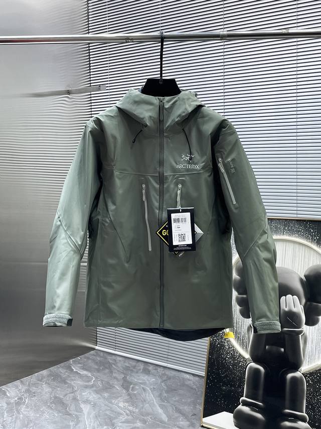 始祖鸟 Arc‘Teryx Alpha Sv 6代 压胶 冲锋衣 外套 得物在售7000+ ，原版定制外层Gore-Txe面料，，防水防风，原版一致，全身无缝压