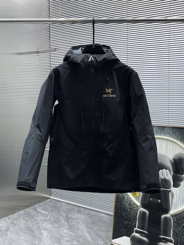 始祖鸟 Arc‘Teryx Alpha Sv 6代 压胶 冲锋衣 外套 得物在售7000+ ，原版定制外层Gore-Txe面料，，防水防风，原版一致，全身无缝压