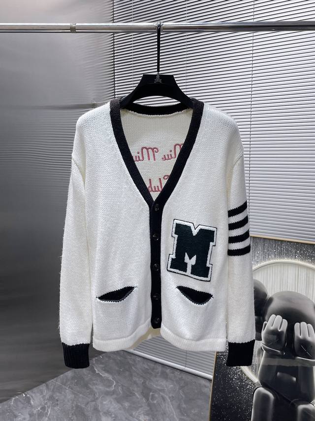 蒙口 Moncler 秋冬新款 羊毛混纺 开衫 长袖 毛衣 羊毛衫 打底衫，高端版本！专柜定制面料 透气舒适度高，细节无可挑剔，品牌元素设计理念，体现高品质。手