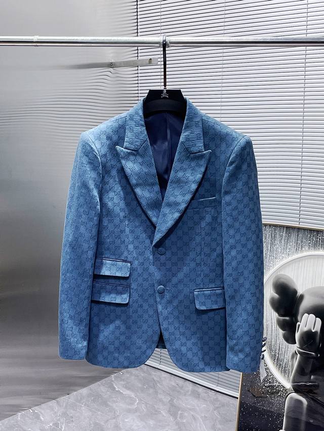 古奇 Gucci 2025Ss春秋新款 西装 西服 ，高端版本！专柜定制面料 透气舒适度高，细节无可挑剔，品牌元素设计理念，体现高品质。手感细腻柔软！呈现休闲裁