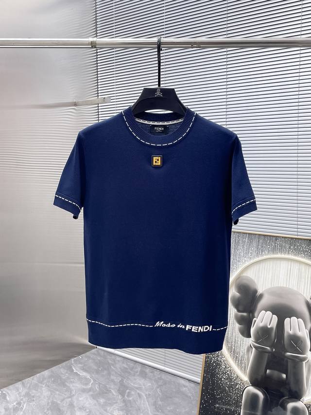 芬迪 Fendi 2025Ss新款 短袖 圆领 针织衫 毛衣 ，高端版本！专柜定制面料 透气舒适度高，细节无可挑剔，品牌元素设计理念，体现高品质。手感细腻柔软！