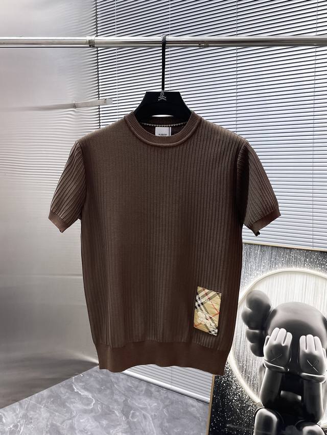 巴宝莉 Burberry 2025Ss新款 短袖 圆领 针织衫 毛衣 ，高端版本！专柜定制面料 透气舒适度高，细节无可挑剔，品牌元素设计理念，体现高品质。手感细