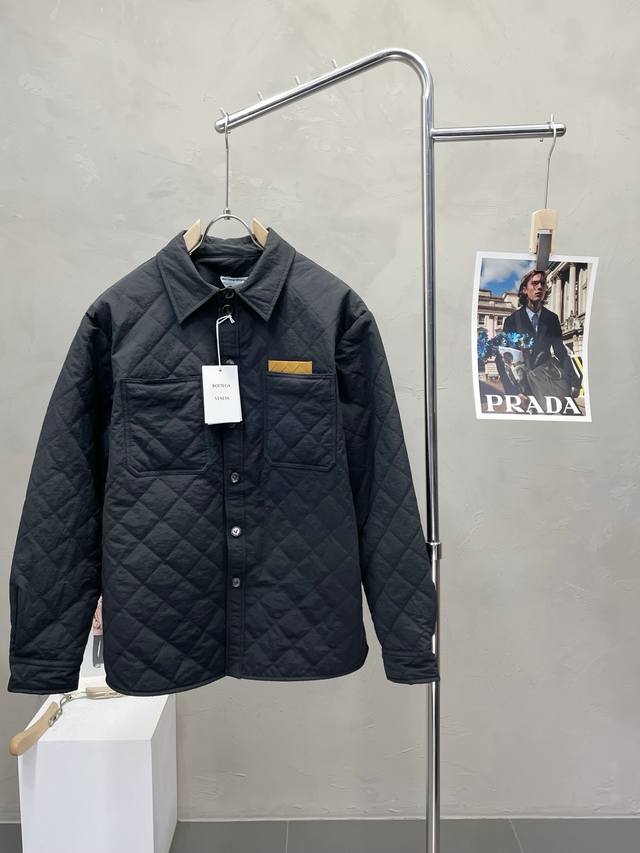 Bottega Veneta葆蝶家Bv独家专供最新时尚秋冬棉服夹克 口袋标识棉服 经典设计感与颜值爆棚的外套，品质更是无法挑剔品控可以直接入手，不容过错的高端臻