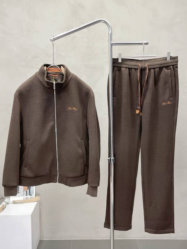 上衣 、裤子 。Lp-Loro piana诺悠翩雅独家专供新款专柜同款套装，高级感满满！细节精致高档，做工无可挑剔！进口面料 立体精致细腻。原版高端面料很显高级