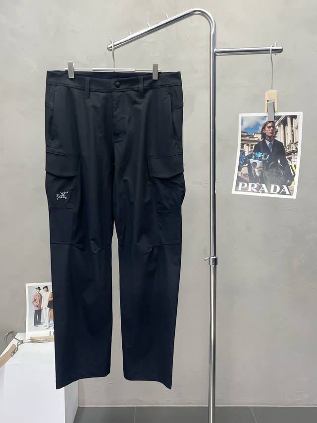 Arc’Teryx始祖鸟独家专供新款休闲裤 高端版本 专柜定制面料 透气舒适度高，细节无可挑剔，品牌元素设计理念，体现高品质。手感细腻柔软！呈现休闲裁剪，上身版