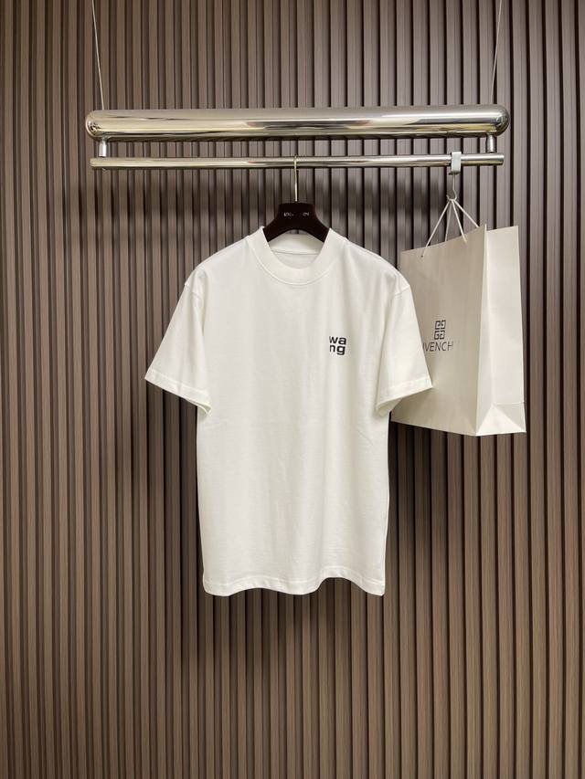 Alexander Wang 2025Ss夏季立体印花短袖T恤，采用优质棉质面料，亲肤舒适！版型完美！百搭款！Logo设计别具一格，上身效果潮流时尚活力满满。尺