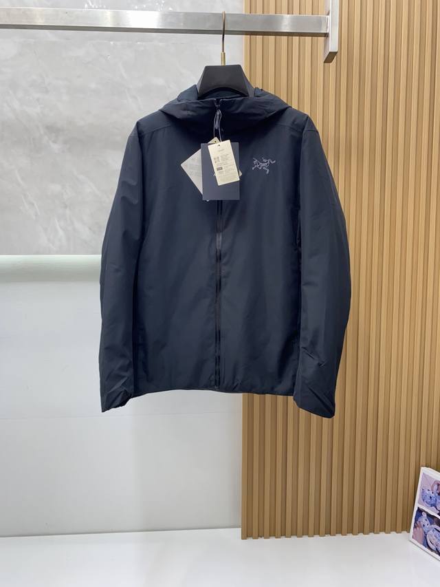 Arcteryx 始祖鸟，2025秋冬 Aw新品，时尚休闲连帽冲锋衣棉衣外套，专柜同步有售，液氨蛋白面料 进口原版软壳面料，工艺极度复杂，视觉相当雅致时髦，高贵