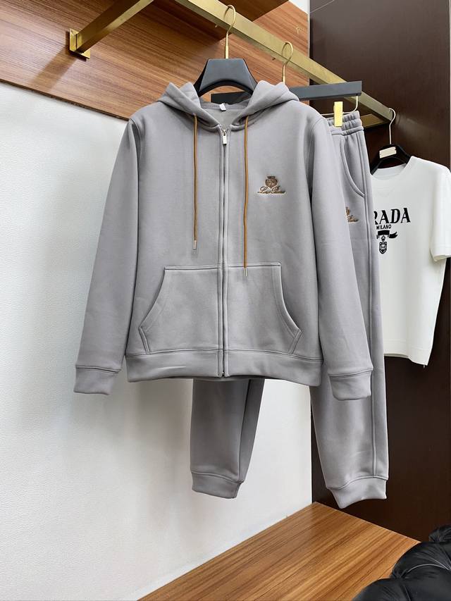 套 Ls秋冬男新款加绒保暖休闲套装 经典！！！高端卫衣纯棉复合高级奥利绒面料打造.贴身质地柔软又不失筋骨.高工设计 质感满满.灵魂般的点缀，各项指标皆为上品，自