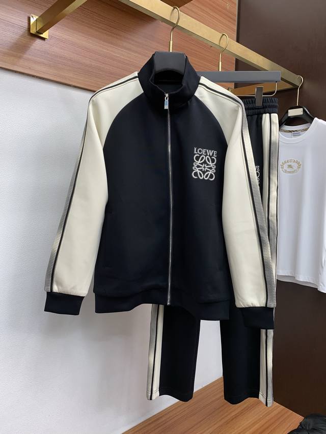 罗意威 秋冬新款拉链外套套装 高品质定制面料 顶级版本贸易公司渠道订单，海外精品独家限定发售，经典即永恒，入手绝对值的！这种类型的套装也是懒人必备的一套，不用想