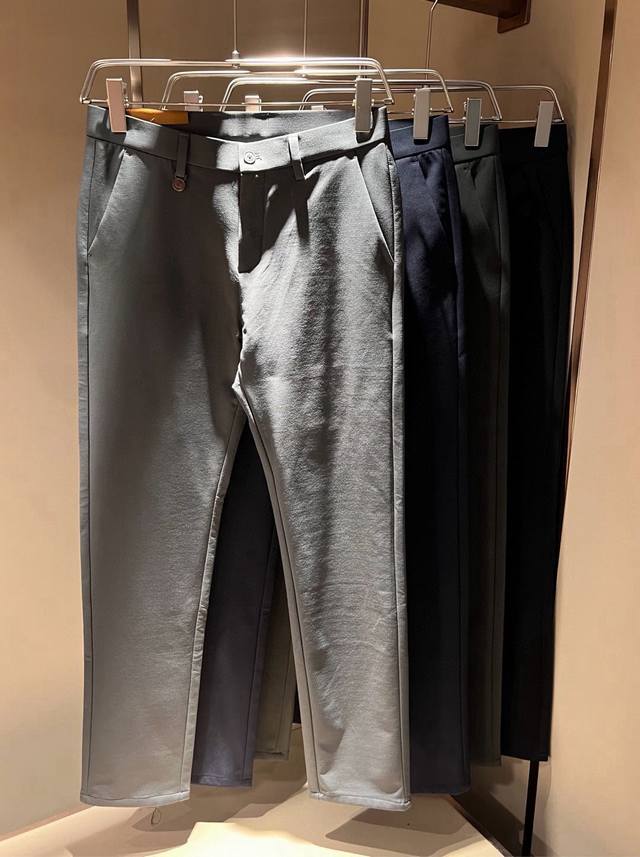 Loro piana诺悠翩雅 2025春夏新品男士时装款高端休闲裤，香港洋行渠道货，日本原厂出品，纯血统品质，完美延续了Lp家的精髓与基因，从主体面料到细节工艺