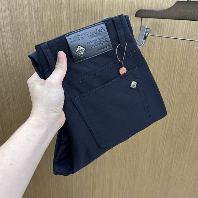秋冬 Lp2540秋冬新品休闲牛仔裤 官网同步发售，裤身工艺设计，进口客供辅料、面料定制，代工厂p出品免检！每个细节做到极致，原版五金配件，潮范十足、上身有型帅