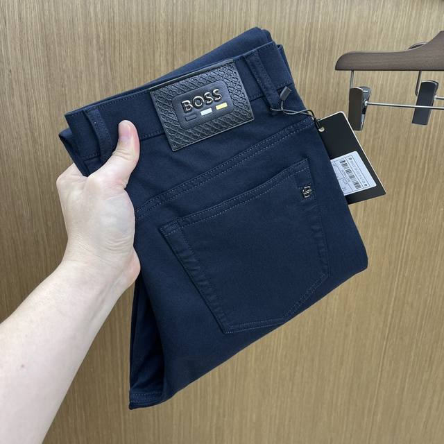 秋冬 Boss 2540秋冬新品休闲牛仔裤 官网同步发售，裤身工艺设计，进口客供辅料、面料定制，代工厂p出品免检！每个细节做到极致，原版五金配件，潮范十足、上身