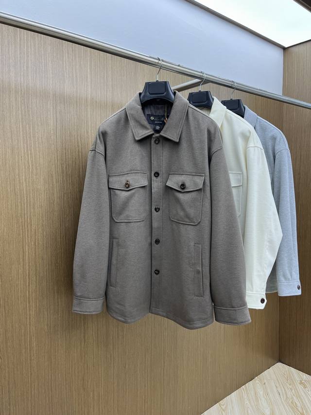 秋冬 Lp 秋冬新款男士商务休闲毛呢翻领夹克外套，面料与辅料皆为客供，定织定染而成，触感极为柔软细腻，细节精湛考究，辅料皆为客供，门襟拉链造型亦属于经典传承，翻