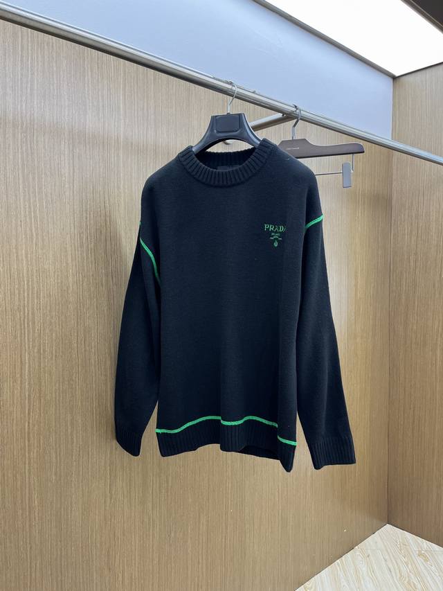 秋冬 pd 毛衣 火啊2025秋冬最新系列，专柜1:1顶级复刻，全品相！潮人必备单品！懂货的老铁赶紧下手，Bld面料：羊绒10%羊毛60%氨纶30% 尺码 M~