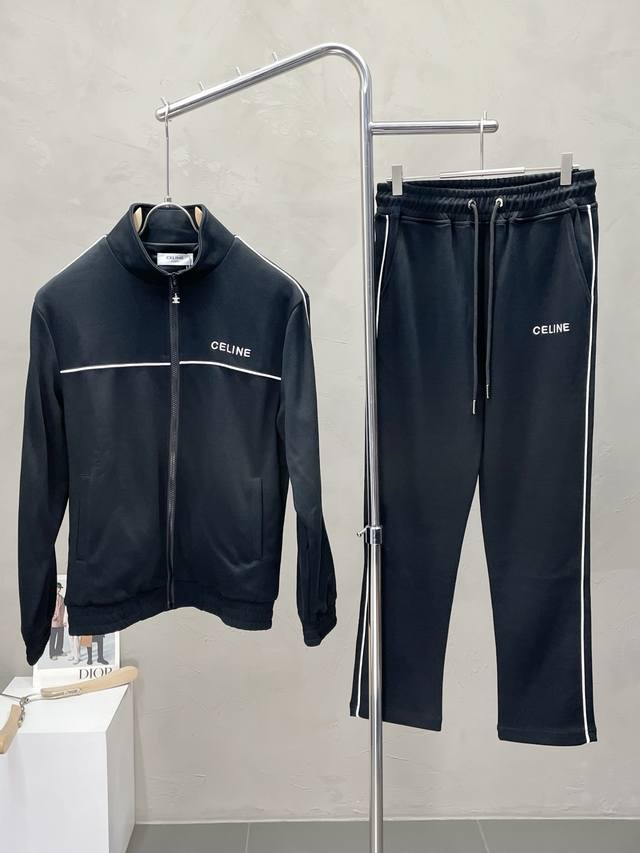 套。Celine赛琳独家专供新款专柜同款套装，透气舒适休闲！高级感满满！细节精致高档，做工无可挑剔！原版高端面料很显高级！面料挺括抗皱耐磨，保暖利落有型。码数4