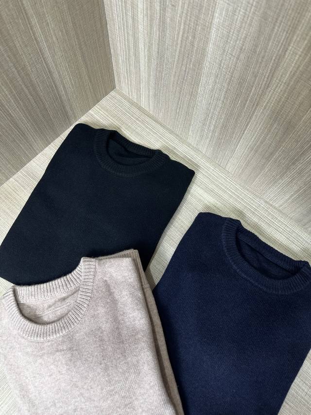 杰#亚 2025秋冬新款男士长袖圆领针织衫，精选针织羊毛面料制成， 成份：62%超柔羊毛 38%克什米尔羊毛 14针密致针法，纹理清晰，尽显高端奢华品质；贴身穿