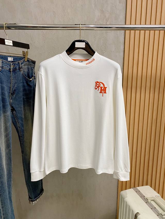 爱马仕25Ss秋季 新品 新款贸易订单圆领长袖打底衫！长袖T恤网红款！上身舒适透气，不僵硬，整体有着丰富的立体感，品质出口订单，满足通勤人们对于着装的简约需求，