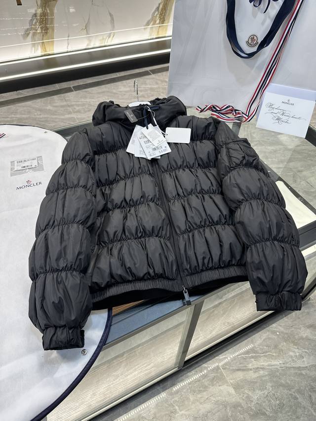 Moncler Medonte女士短款羽绒夹克外套.更多细节实拍.Bll