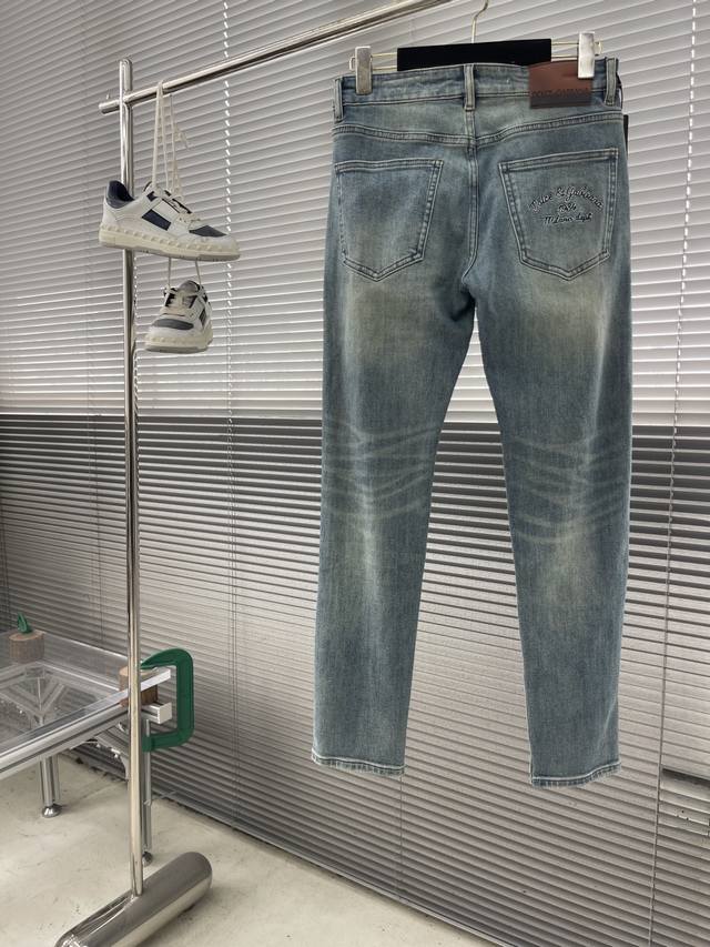Dg 25秋冬新款 简单经典标Logo男款牛仔裤休闲系列牛仔。重工洗水工艺。 蓝色 码数：29-38 35 37 Xq