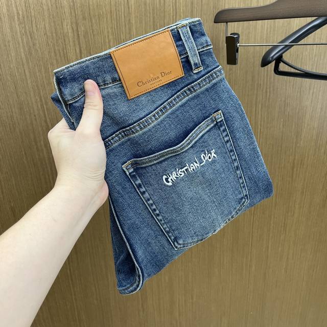 秋冬 Cd 高端定制品质 25Ss秋冬最新款原单牛仔裤 柜台同步发售 原版定制复刻 客供五金辅料 原单品质 进口牛仔面料重工洗水 做工走线精细 上身绝佳，优选单