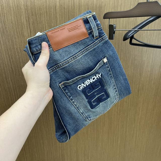 秋冬 Gvc 高端定制品质 25Ss秋冬最新款原单牛仔裤 柜台同步发售 原版定制复刻 客供五金辅料 原单品质 进口牛仔面料重工洗水 做工走线精细 上身绝佳，优选