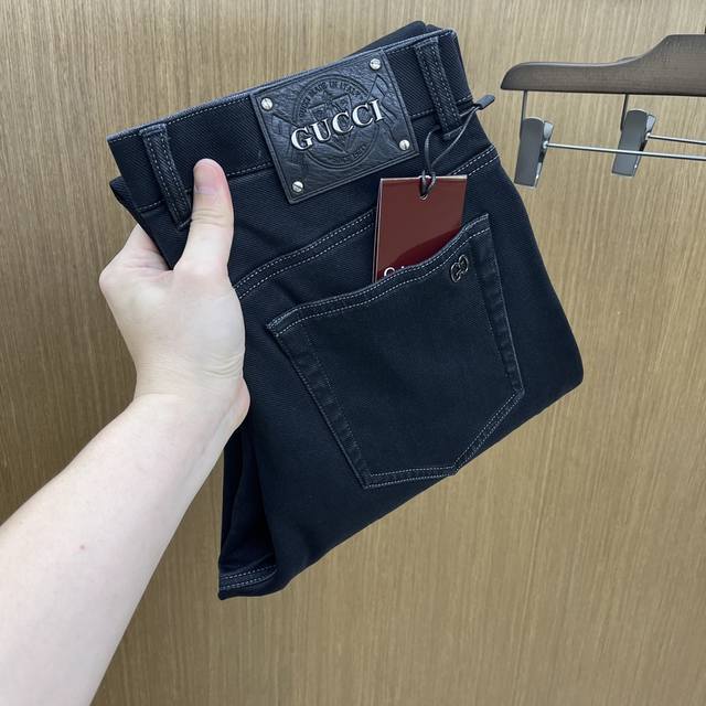 秋冬 Guc 2540秋冬新品休闲牛仔裤 官网同步发售，裤身工艺设计，进口客供辅料、面料定制，代工厂p出品免检！每个细节做到极致，原版五金配件，潮范十足、上身有