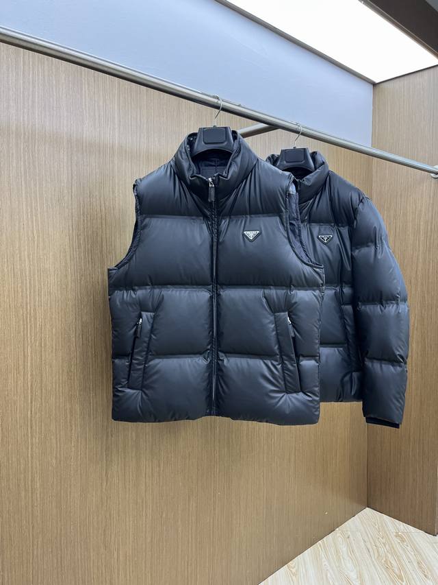 秋冬羽绒服 pd爆单王 25秋冬独家专供秋冬新款羽绒马甲。贸易公司渠道稀出，降温天气必备的保暖单品，不论是日常还是户外运动都能穿。给人不一样的视觉效果 耐磨防刮