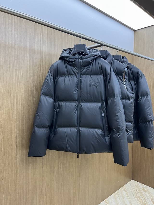 秋冬羽绒服 Bbr 爆单王 25秋冬独家专供秋冬新款连帽羽绒服外套 贸易公司渠道稀出，降温天气必备的保暖单品，不论是日常还是户外运动都能穿。给人不一样的视觉效果
