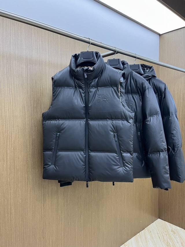 秋冬羽绒服 Bbr 爆单王 25秋冬独家专供秋冬新款羽绒马甲。贸易公司渠道稀出，降温天气必备的保暖单品，不论是日常还是户外运动都能穿。给人不一样的视觉效果 耐磨