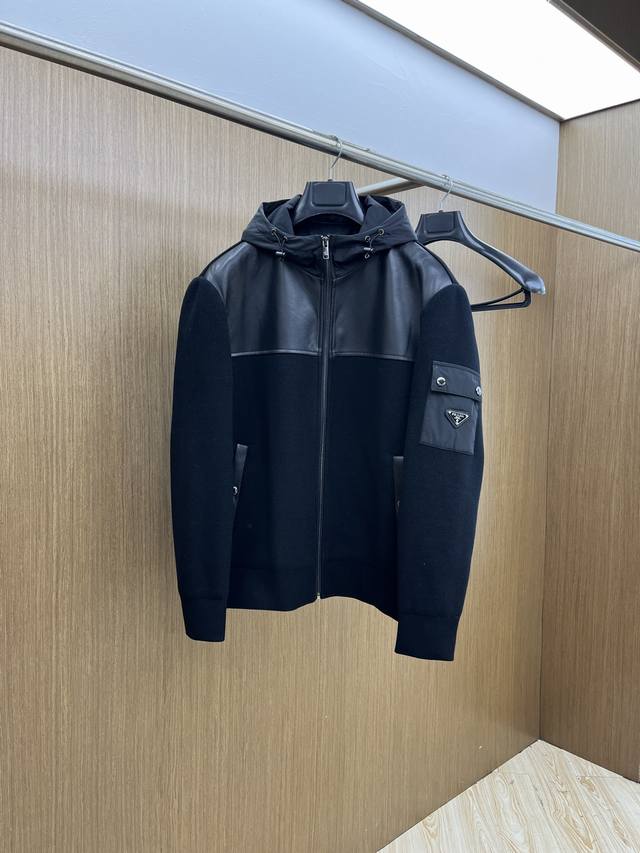 秋冬 pd 2540Ss早春最新款p家连帽款休闲外套连帽 高端品质、羊毛针织面料真皮拼接，柔软舒适。版型面料五金都是定制，透气舒适合成面料，Logo采用p家经典