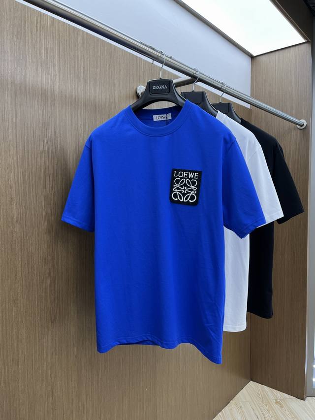 Loe 独家首发 2025早春最新品，专柜同步有售，原单狠货，时尚休闲圆领短袖T恤，上身舒适！吸睛而有亮点，采用进口原版面料，顶级印花刺绣工艺字母图案Logo，