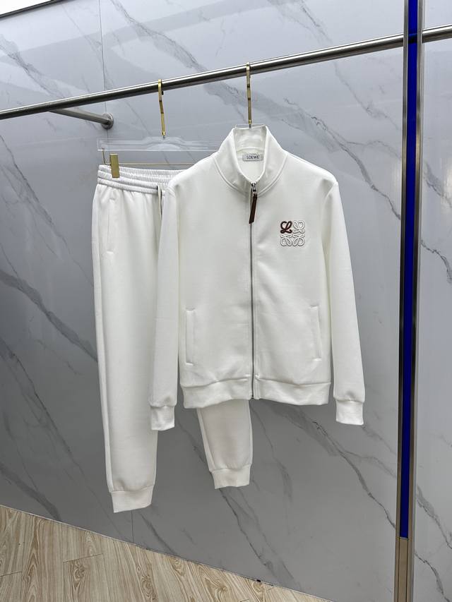 Loewe罗意威 2025秋冬新款男士休闲拉链立领套装，精选空气层面料，不起球，久洗不变形，融汇经典品牌Logo设计，顶级的品质专柜在售，顶级制作工艺进口面料，