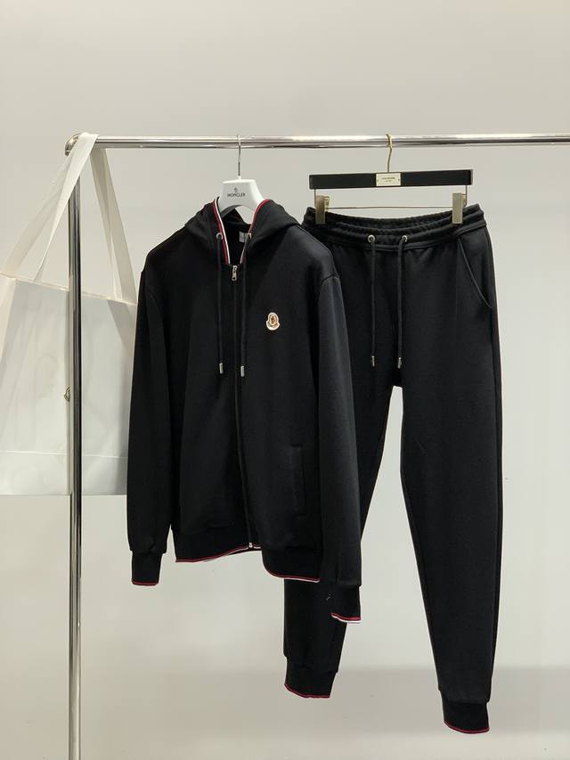 新品蒙口Moncler套装，可分开出售套装衣服 卫裤 秋冬最新品套装-专柜同步有售，原单狠货休闲时尚套装，上身很有特点！吸睛而有亮点，进口高密度聚酯纤维面料，密